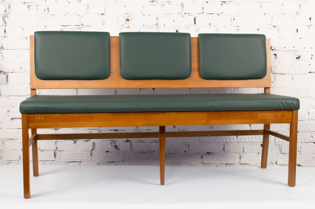 3-местная для зала суда