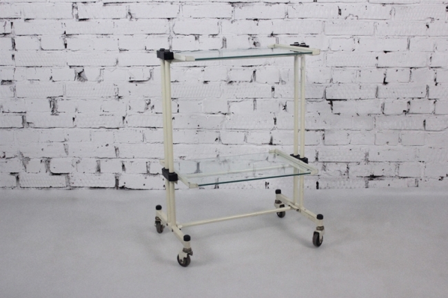 медицинский со стеклянными полками