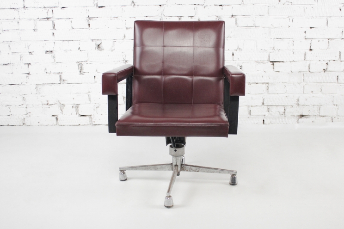 Кресло Burgundy Leather