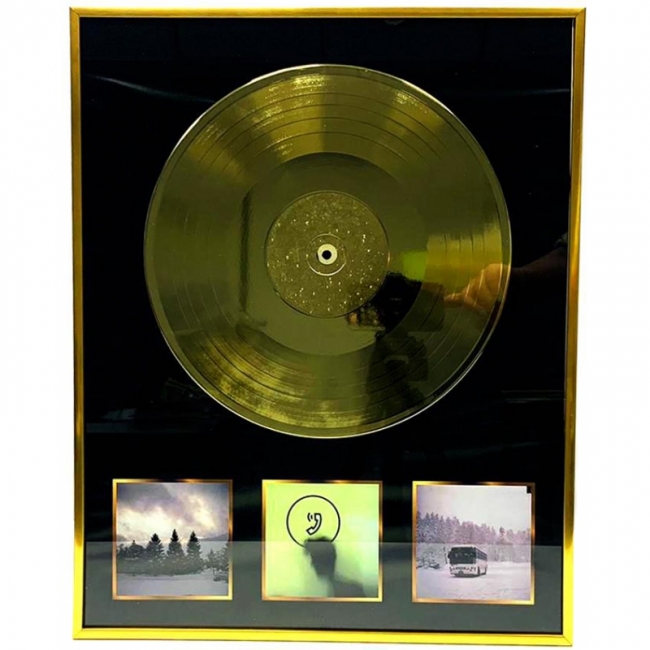 с золотым диском