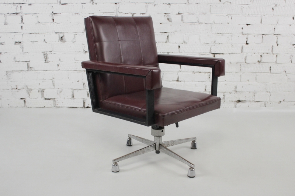 Кресло Burgundy Leather