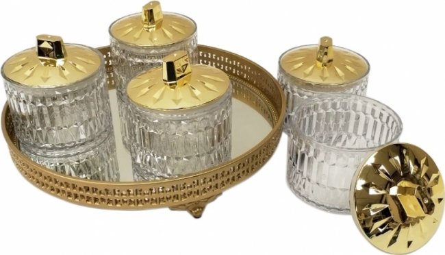 с крышками на подносе