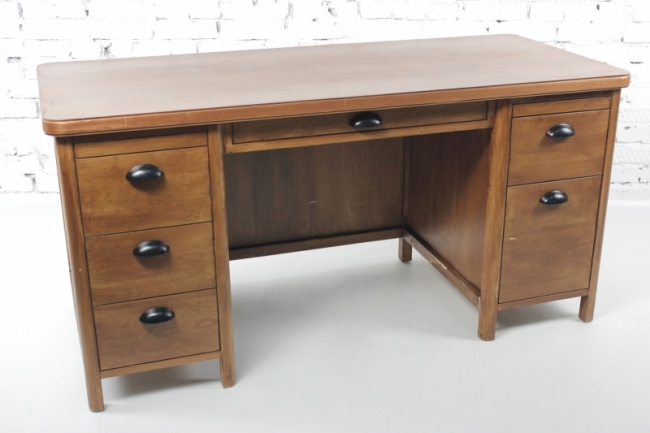 (ящики не выдвигаются)