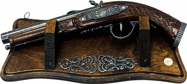 Пистоль сувенирный настенный