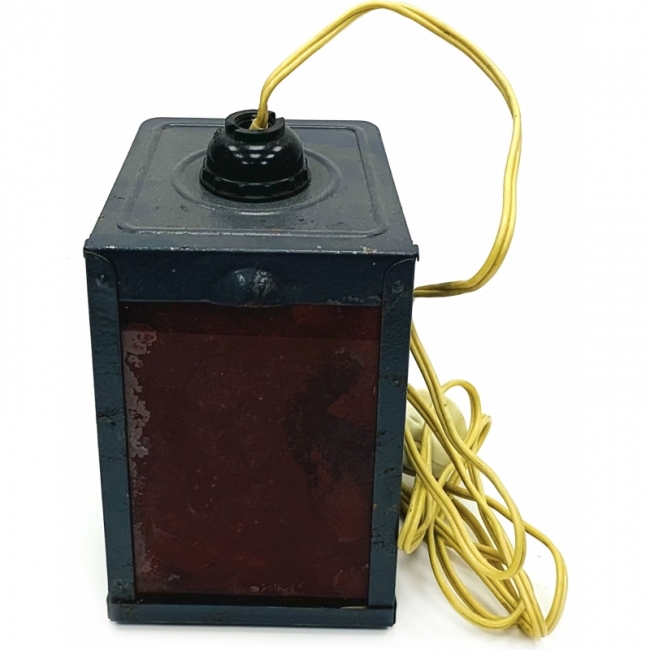 проявочная с красным фильтром