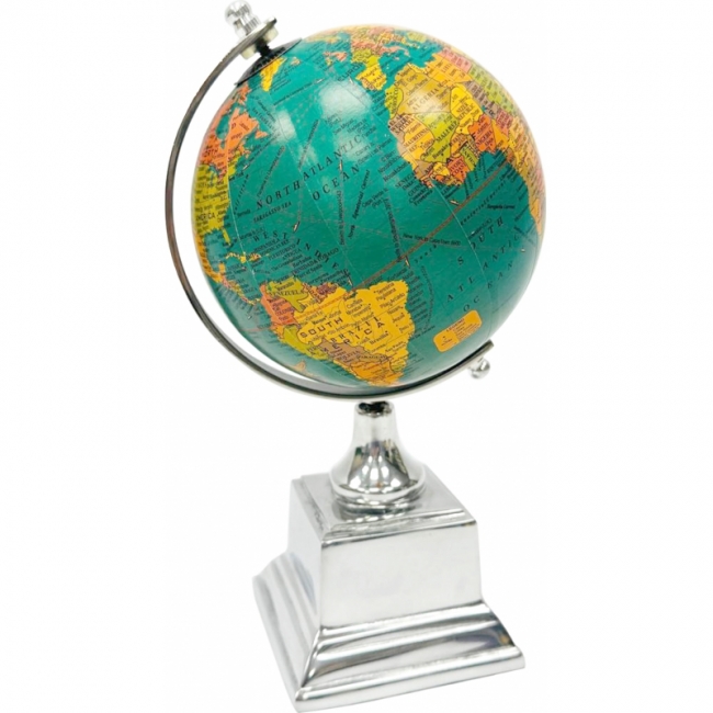 на серебряной подставке