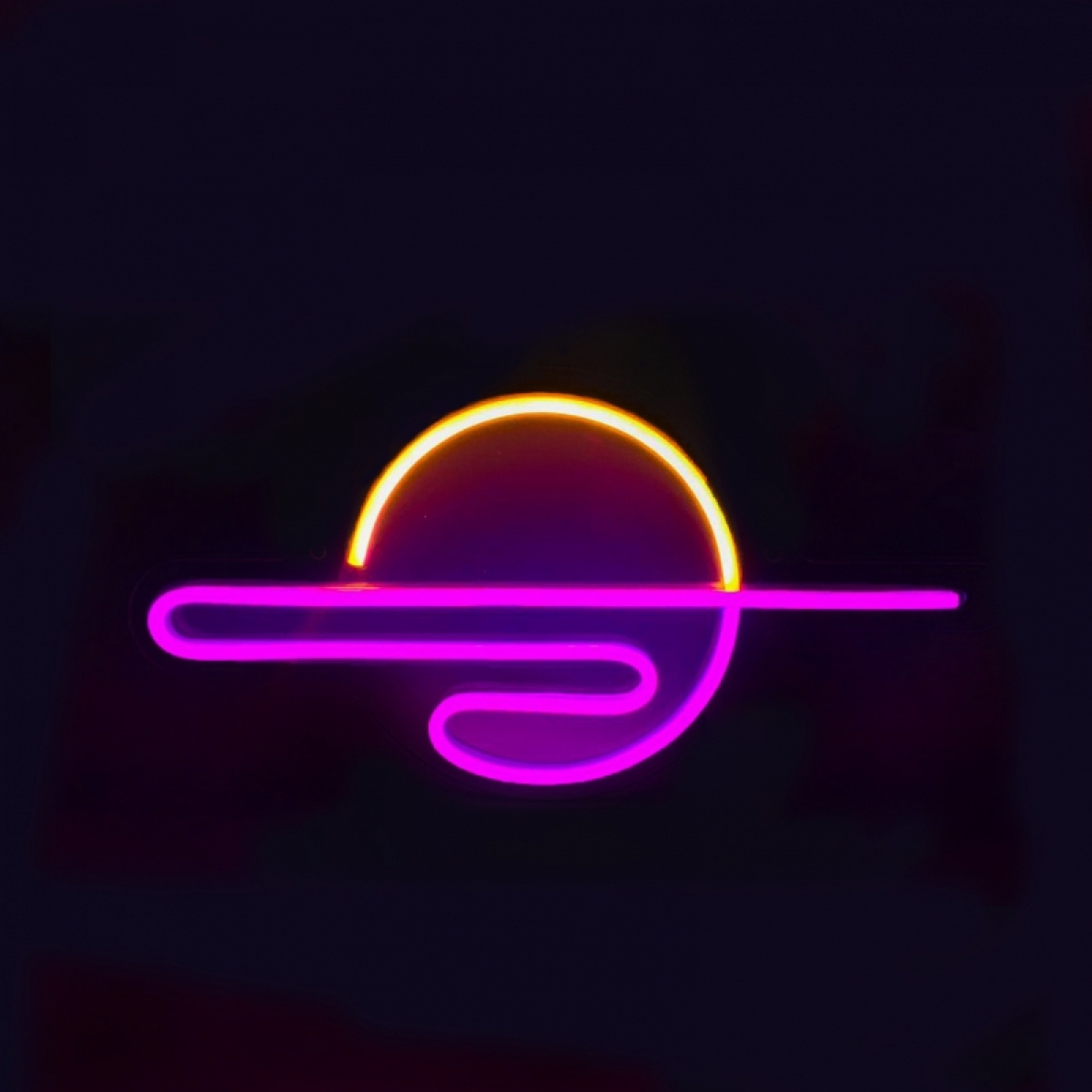 Неон Saturn
