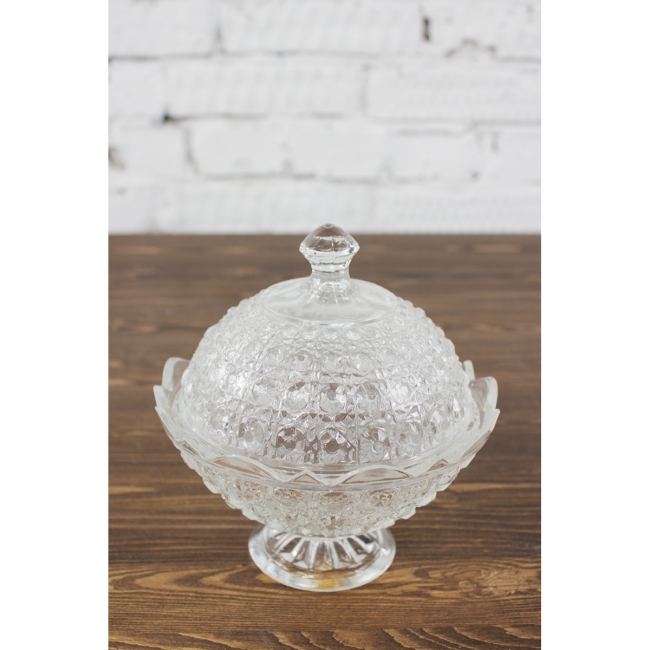 на ножке с крышкой