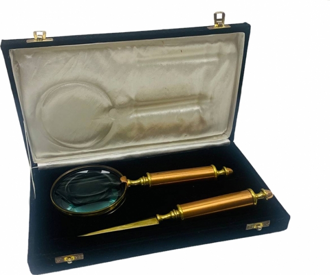 Лупа и нож для бумаги