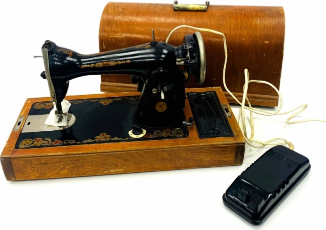 Машинка швейная винтаж